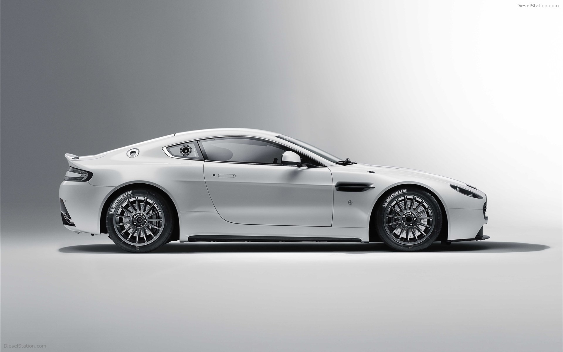 Aston Martin  Vantage GT4 2011